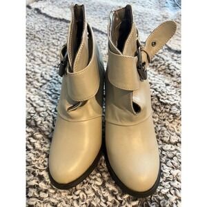Women's Leila‎ Stone Gray Ankle Boots Size 5.5